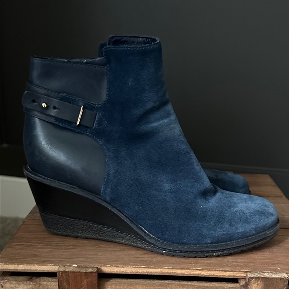 Cole Haan x Nike Air collab Navy Suede and Leather Wedge Boots Sz 9 waterproof - Picture 1 of 9